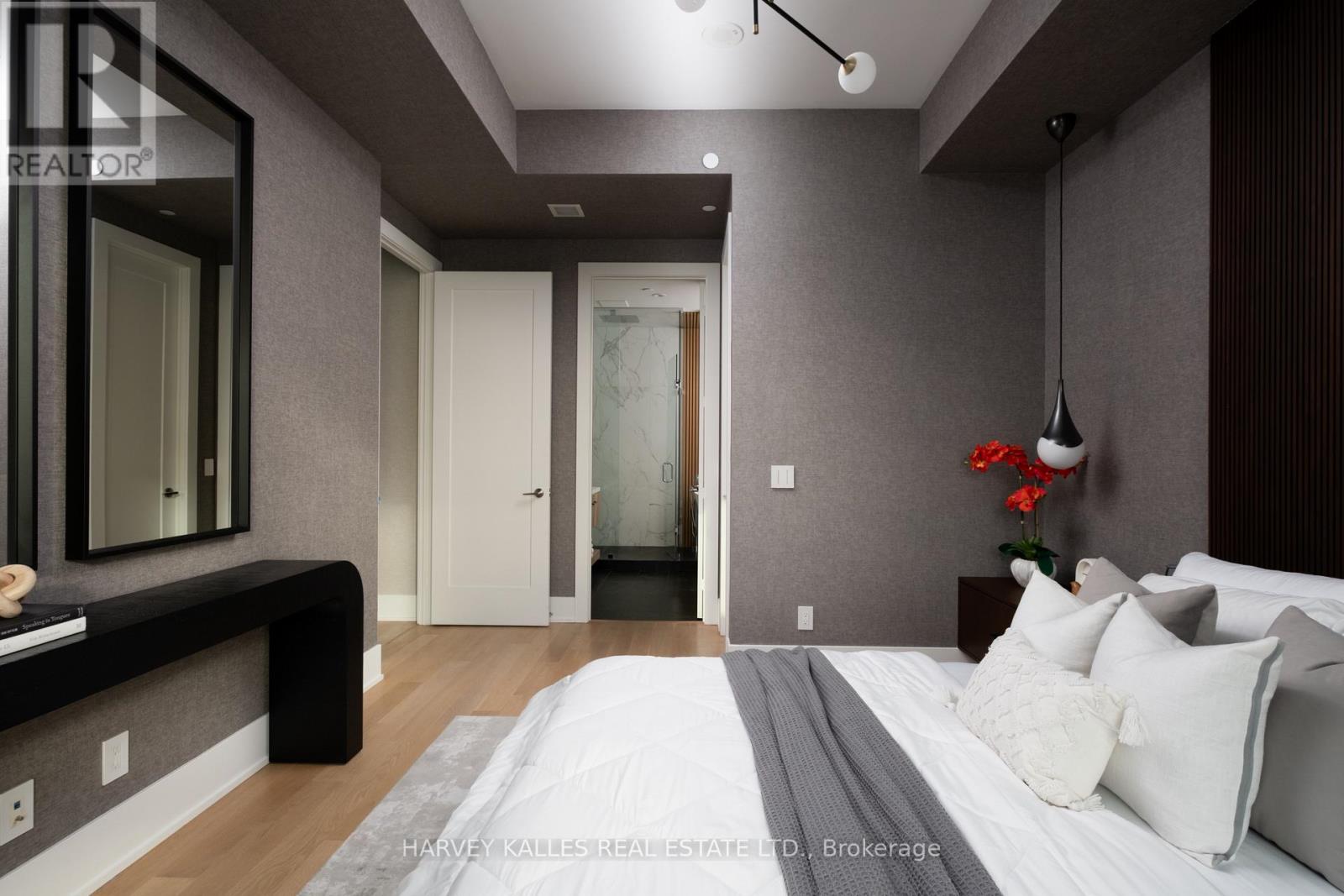 926 - 55 MERCHANTS' WHARF