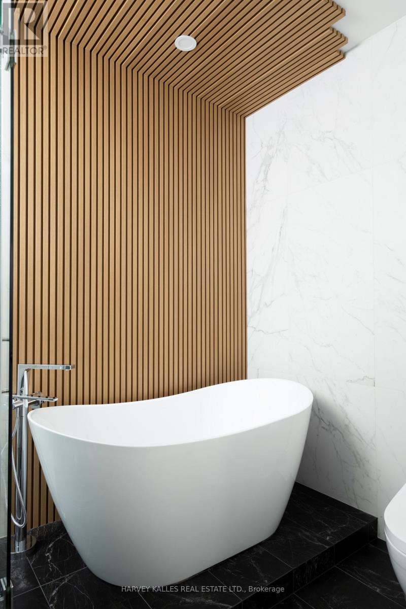 926 - 55 MERCHANTS' WHARF