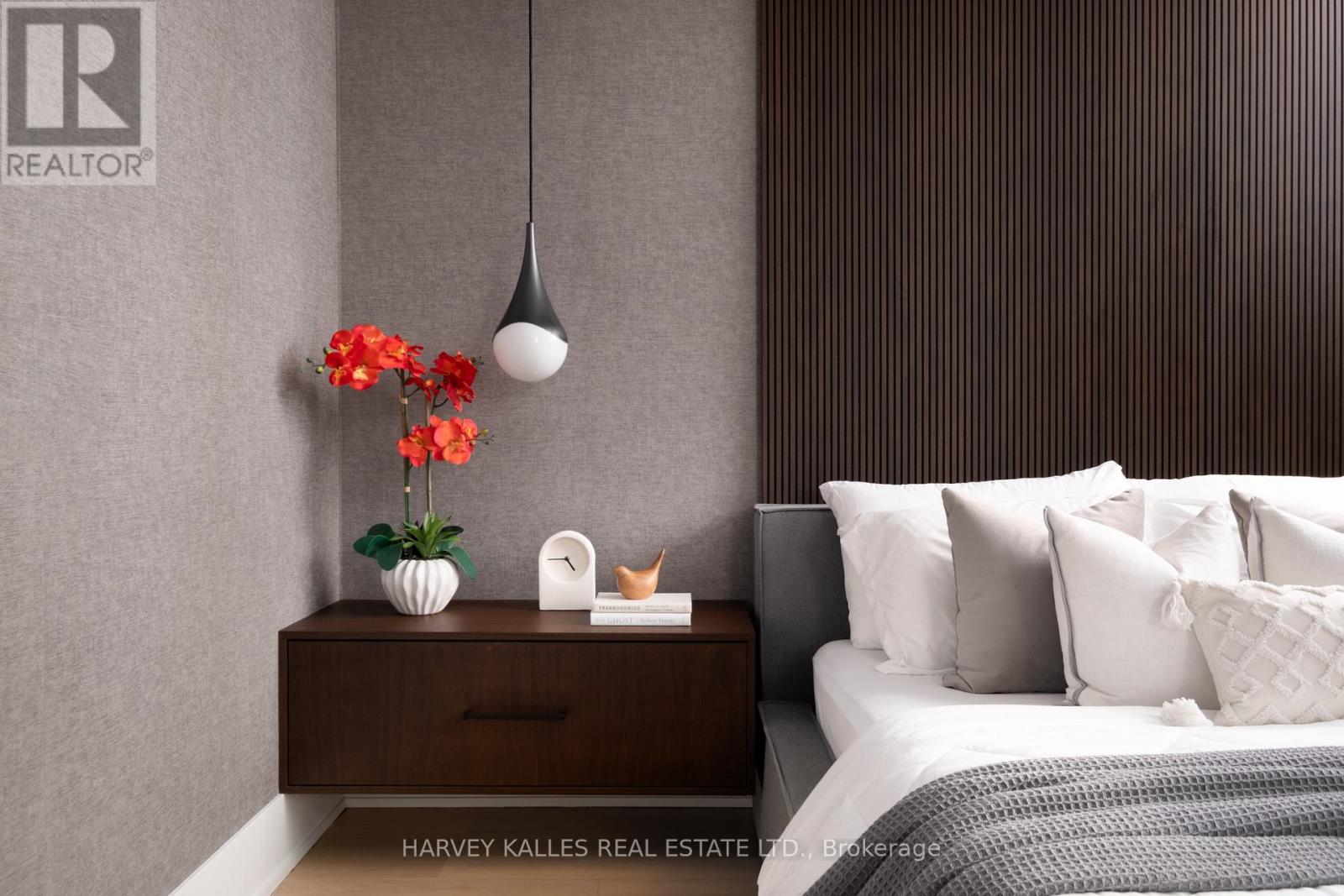 926 - 55 MERCHANTS' WHARF