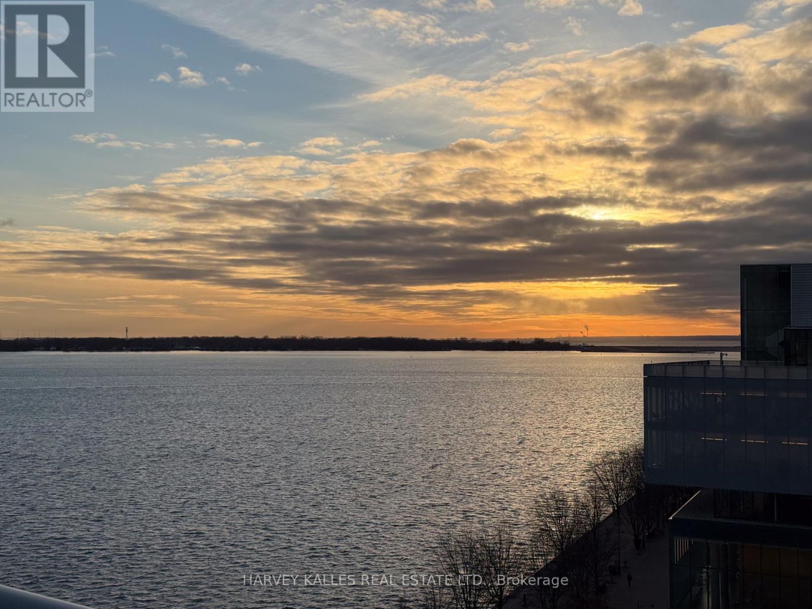 926 - 55 MERCHANTS' WHARF