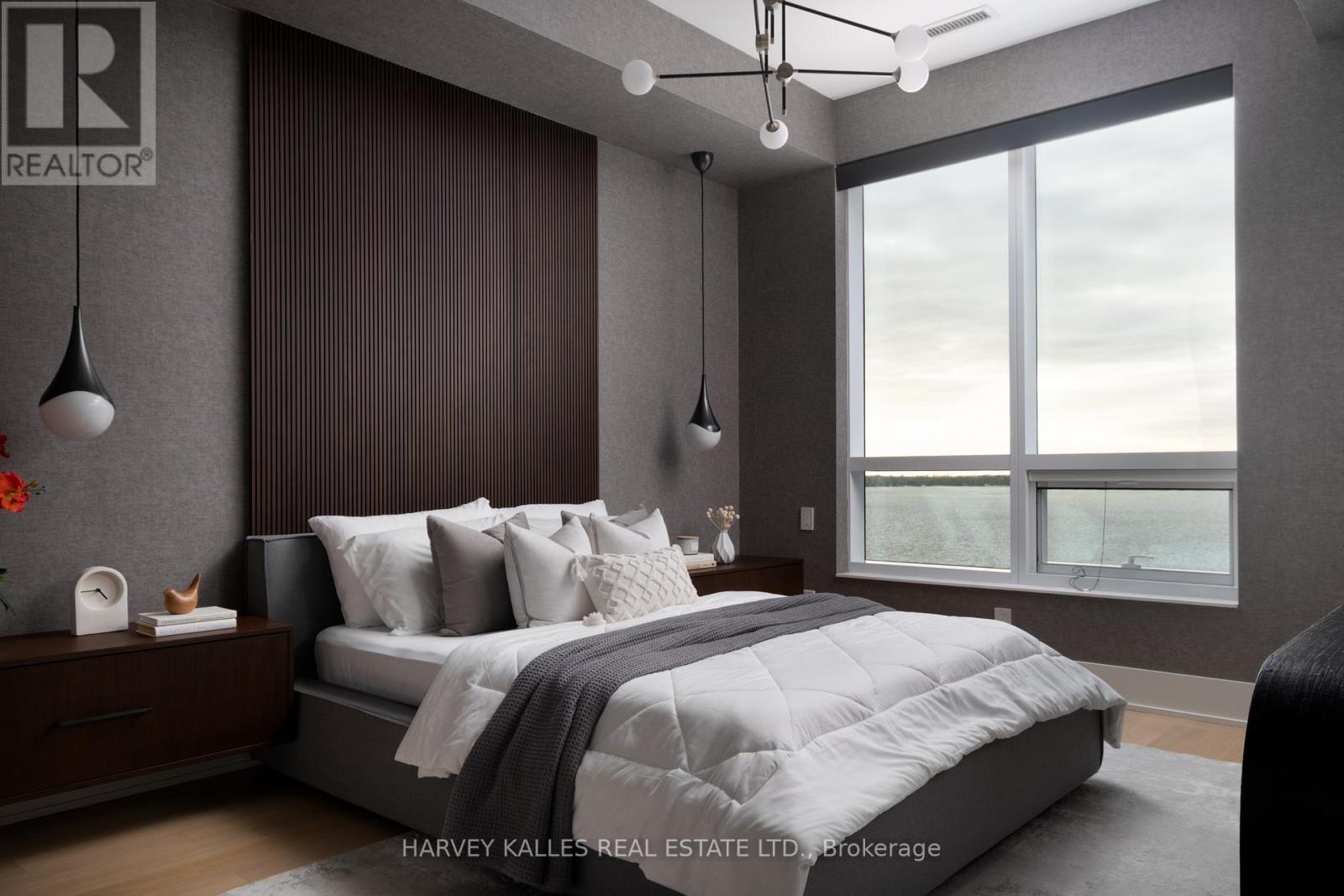 926 - 55 MERCHANTS' WHARF