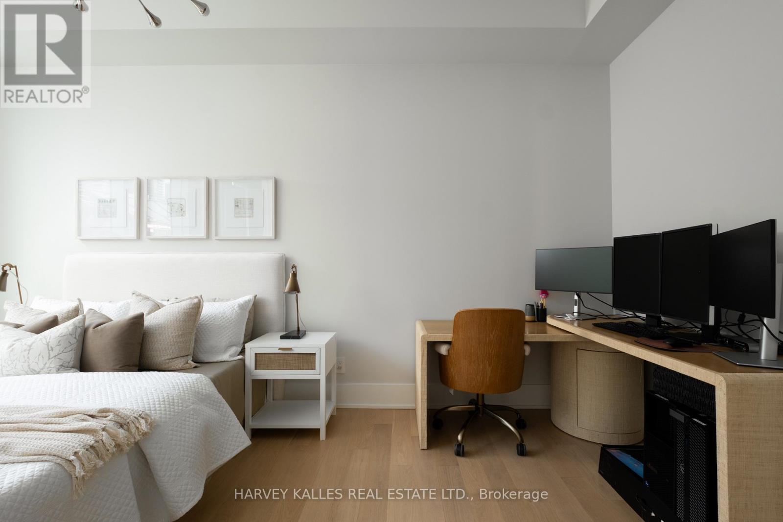 926 - 55 MERCHANTS' WHARF