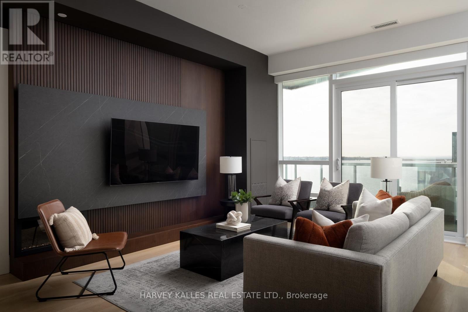 926 - 55 MERCHANTS' WHARF