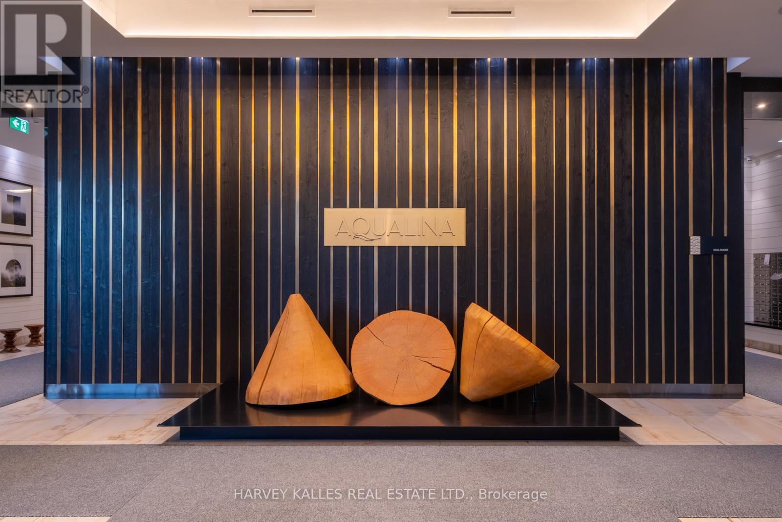 926 - 55 MERCHANTS' WHARF