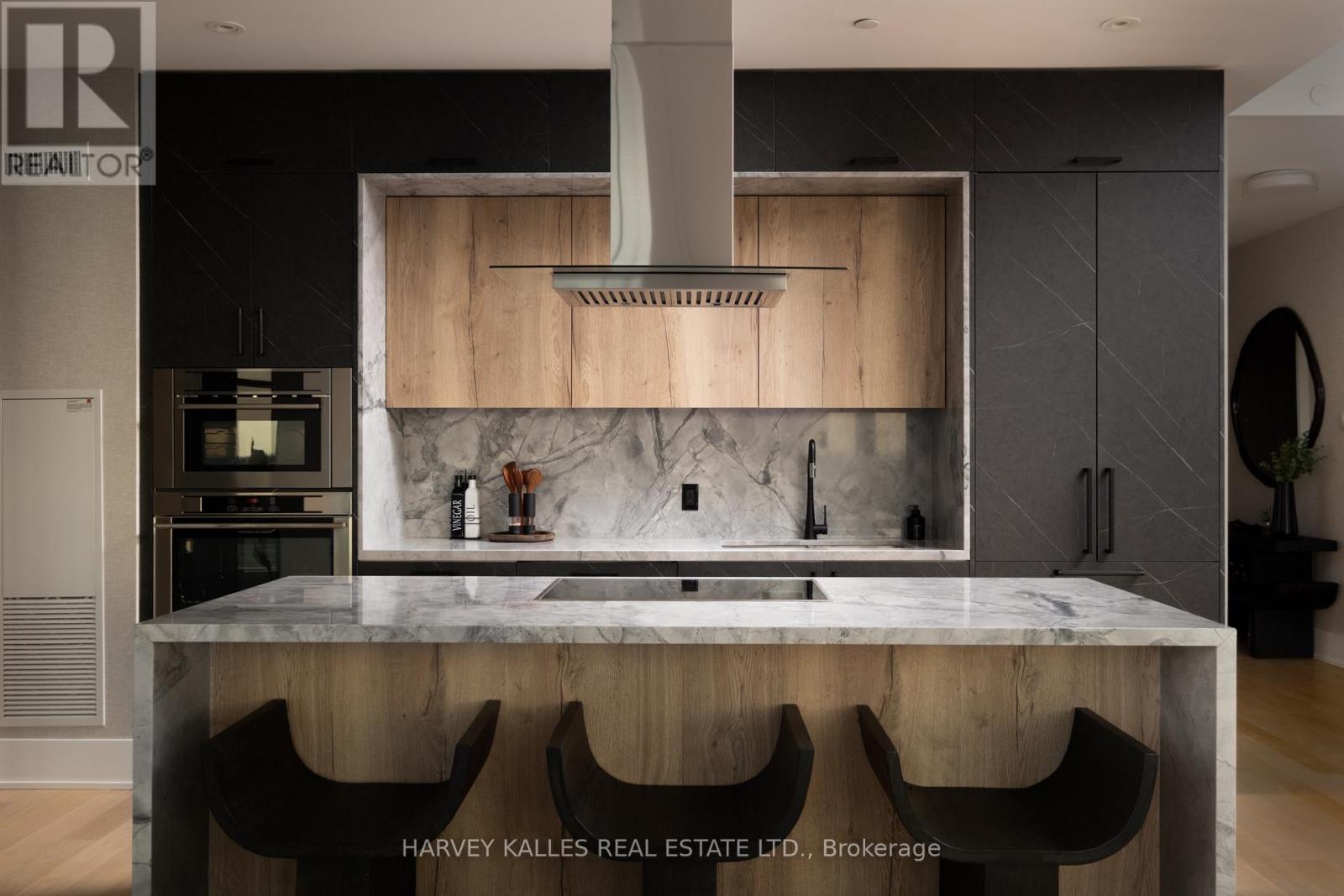 926 - 55 MERCHANTS' WHARF