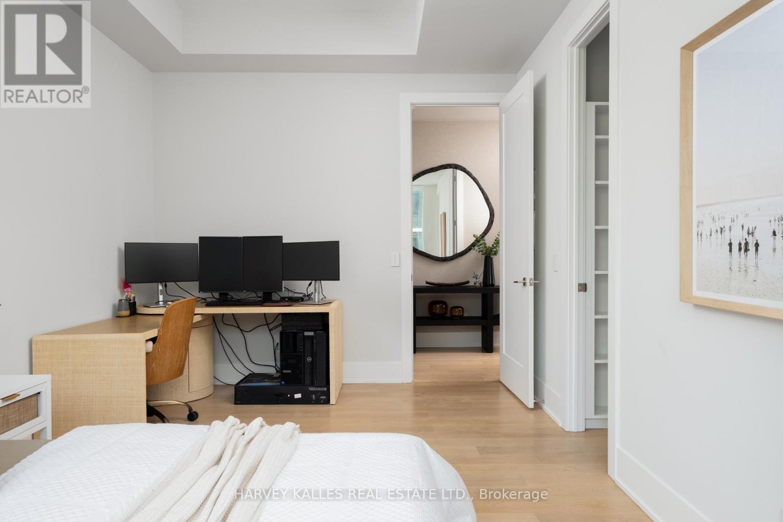 926 - 55 MERCHANTS' WHARF