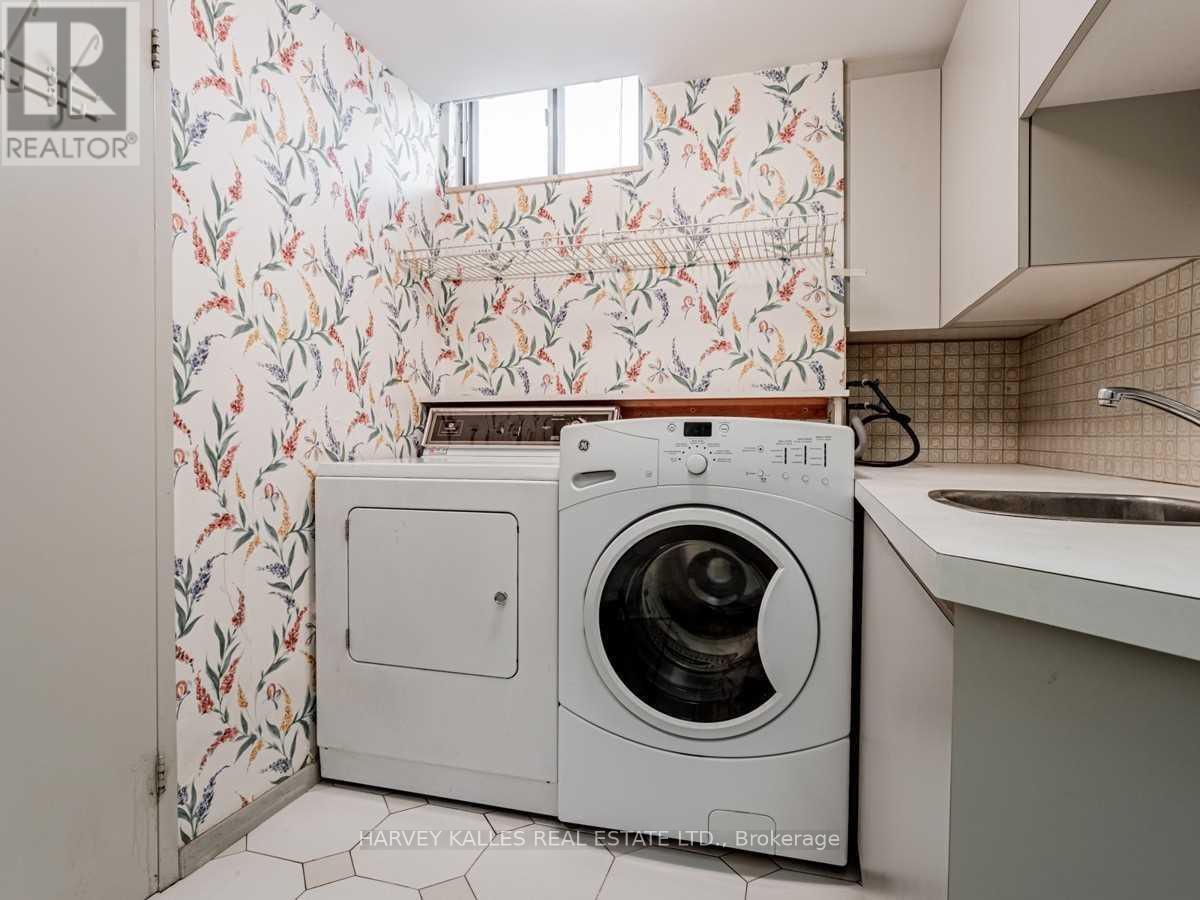 201 - 2600 BATHURST STREET