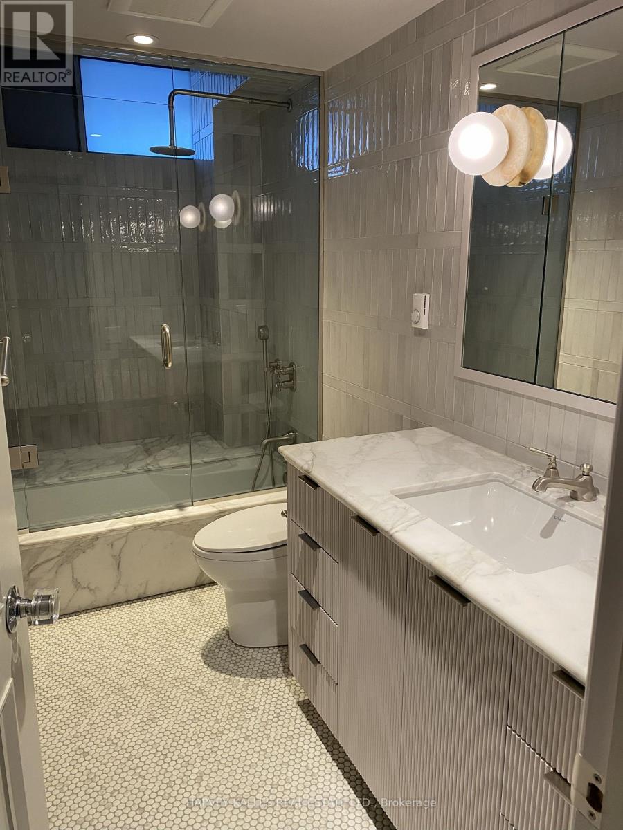 201 - 2600 BATHURST STREET