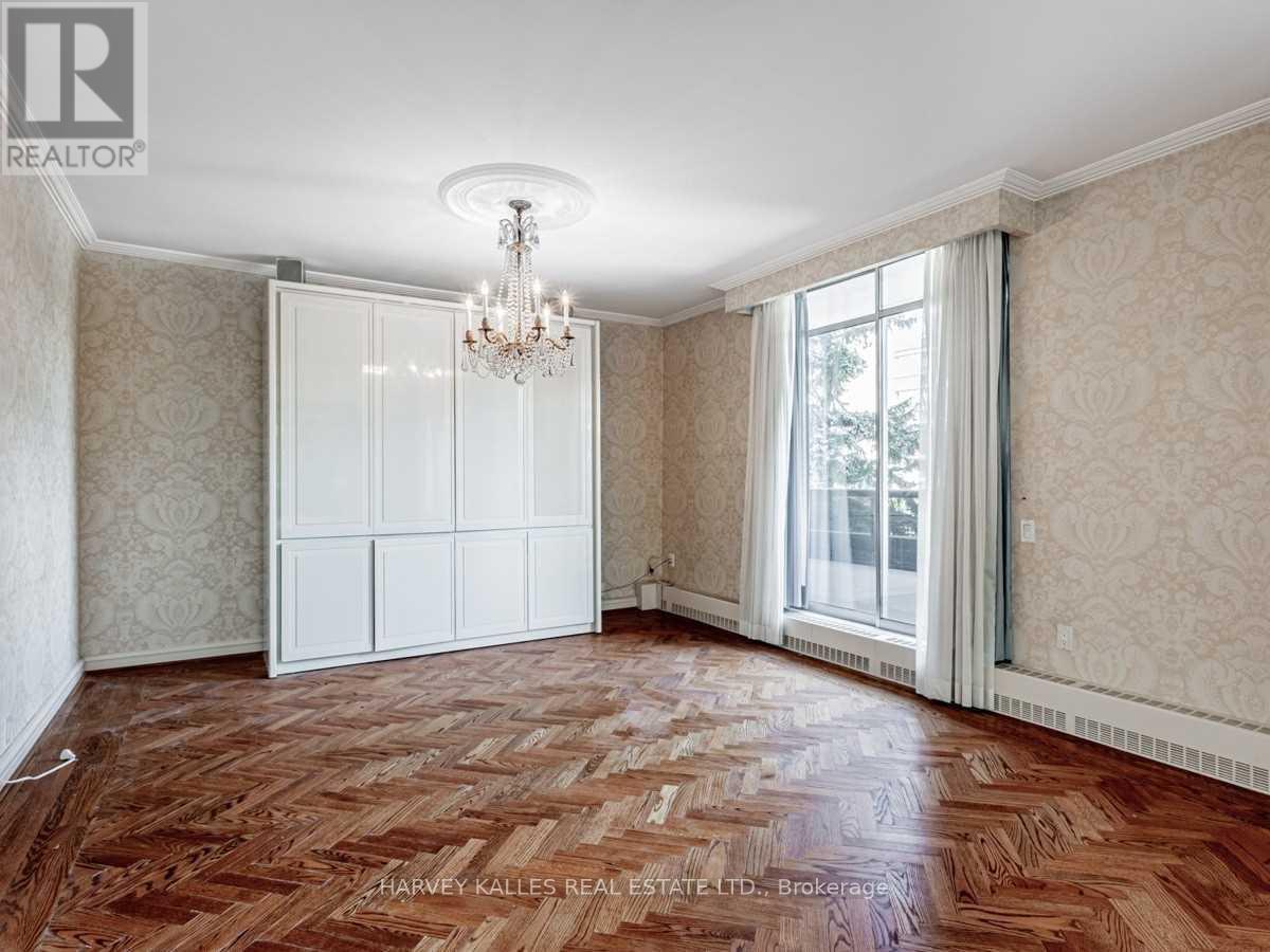 201 - 2600 BATHURST STREET