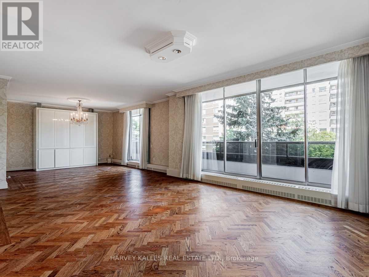 201 - 2600 BATHURST STREET