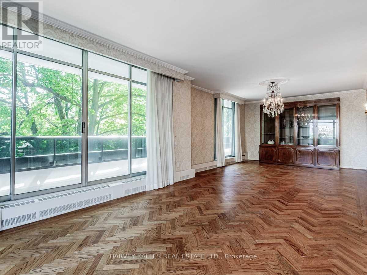 201 - 2600 BATHURST STREET