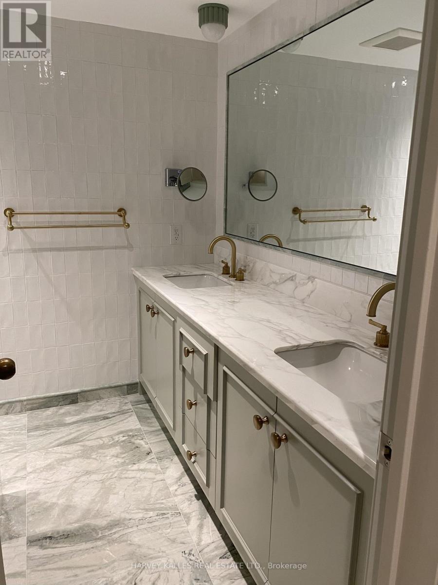 201 - 2600 BATHURST STREET