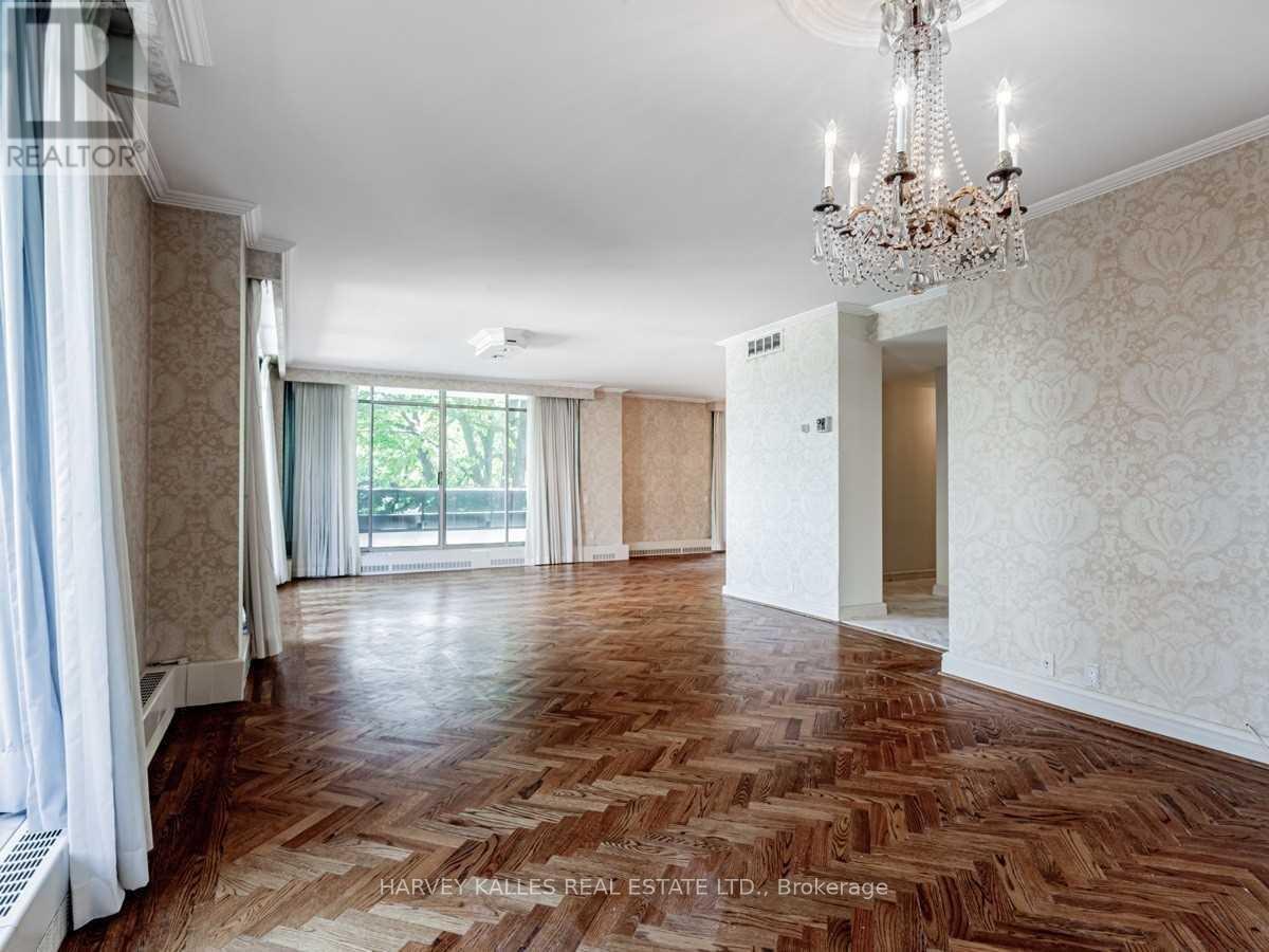 201 - 2600 BATHURST STREET