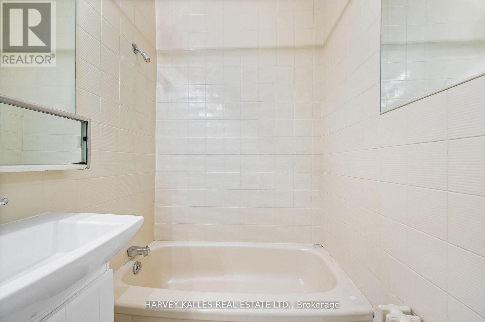 706 - 78 WARREN ROAD