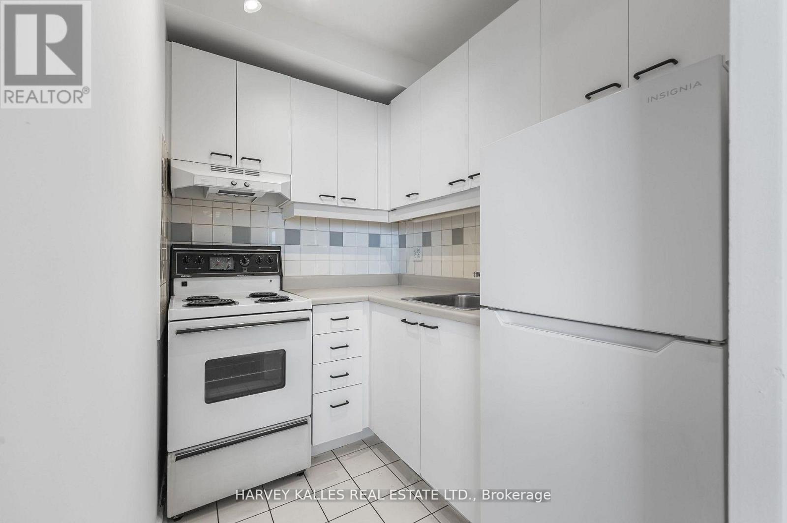 706 - 78 WARREN ROAD