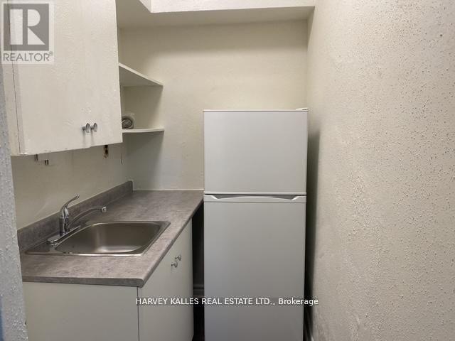 B2 - 1582 BATHURST STREET