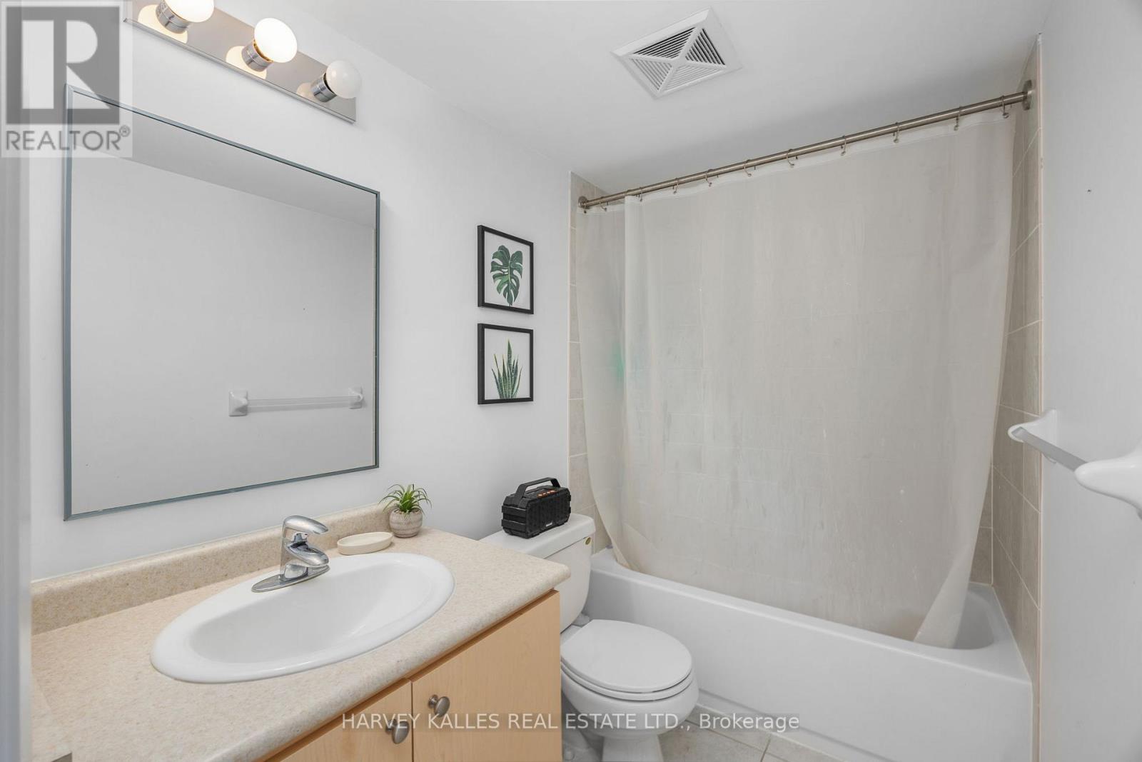 212 - 15 MAPLEWOOD AVENUE