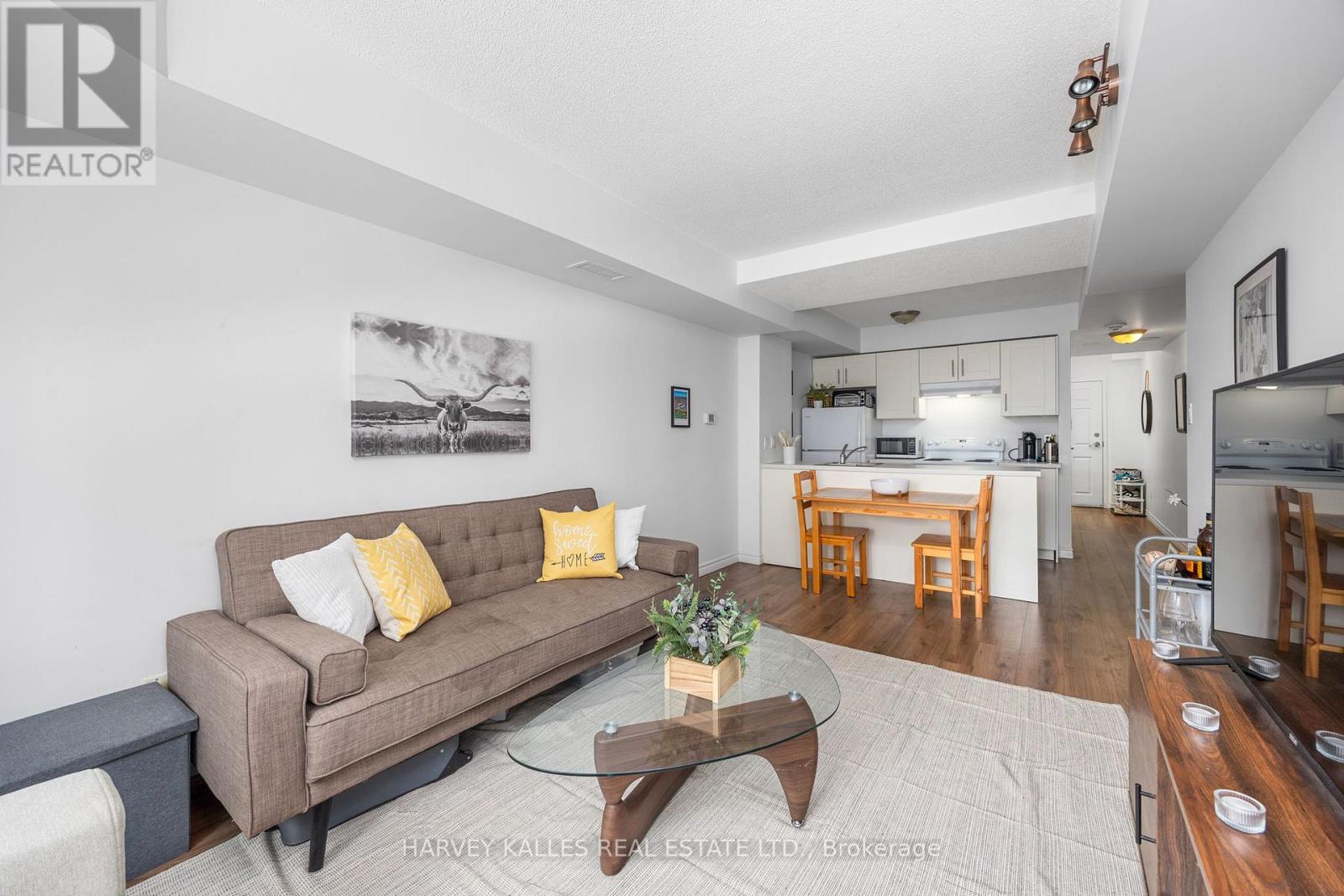 212 - 15 MAPLEWOOD AVENUE