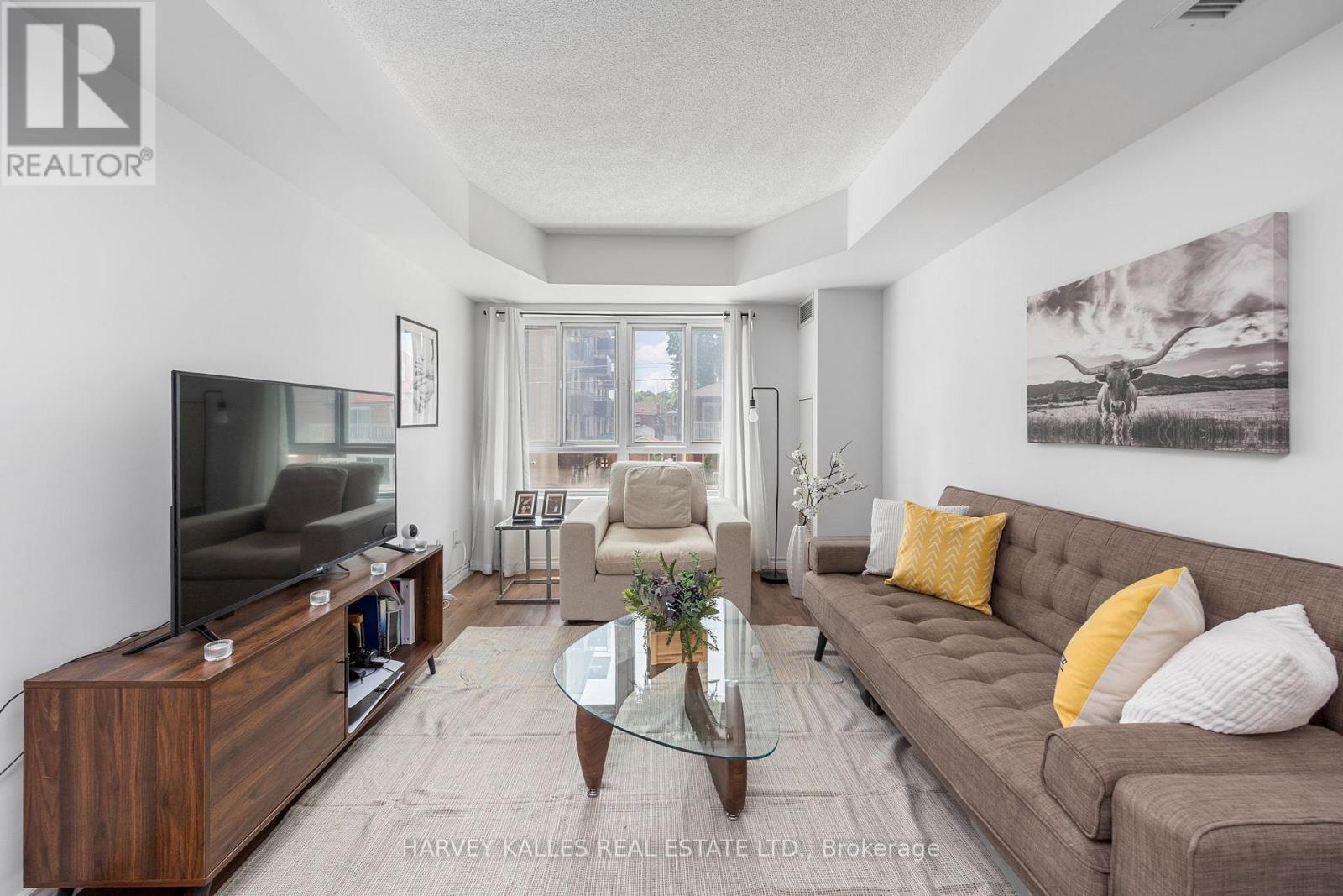 212 - 15 MAPLEWOOD AVENUE