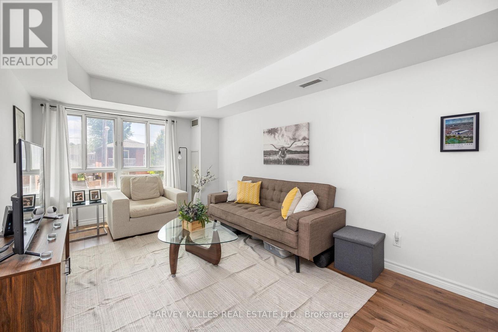 212 - 15 MAPLEWOOD AVENUE