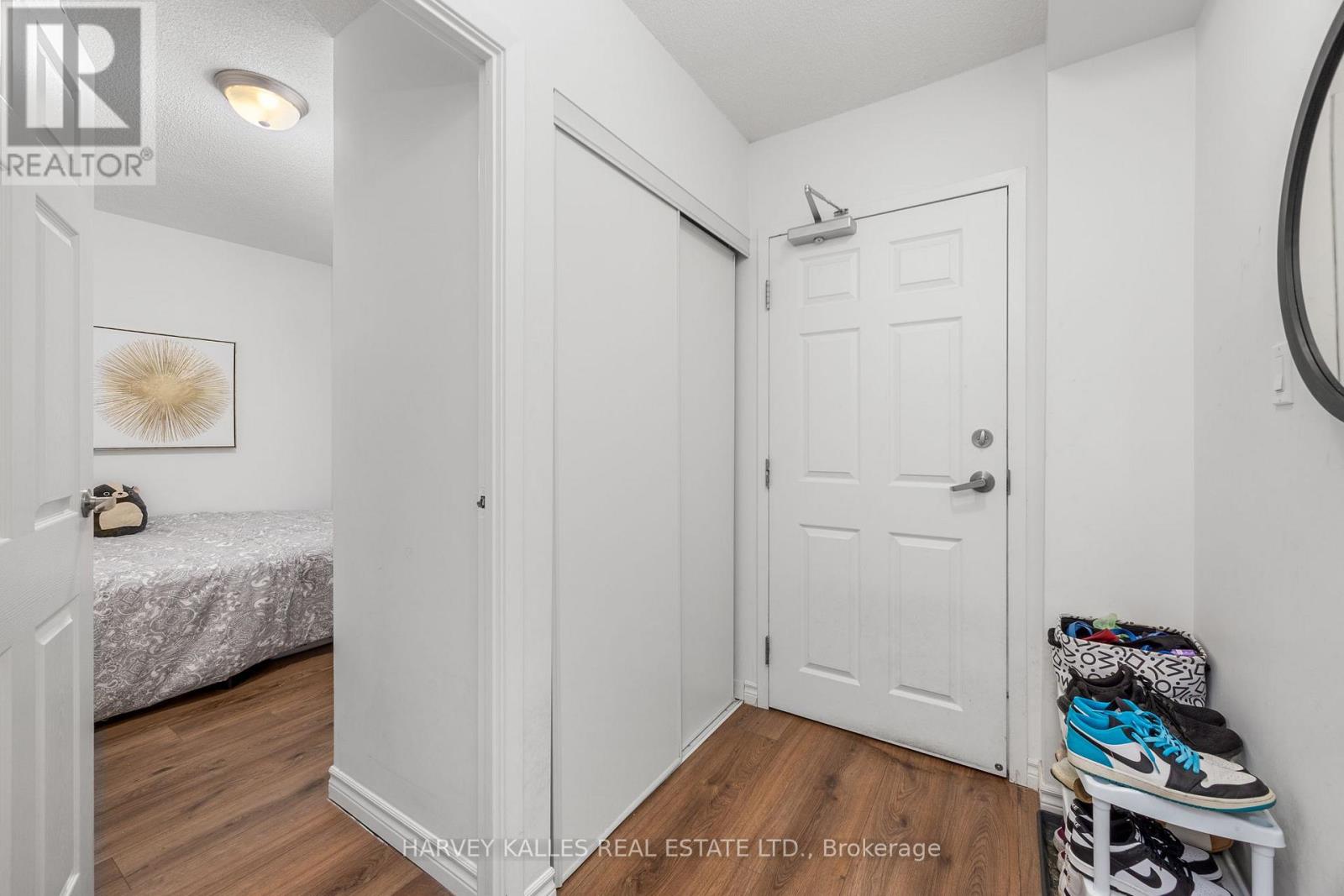 212 - 15 MAPLEWOOD AVENUE