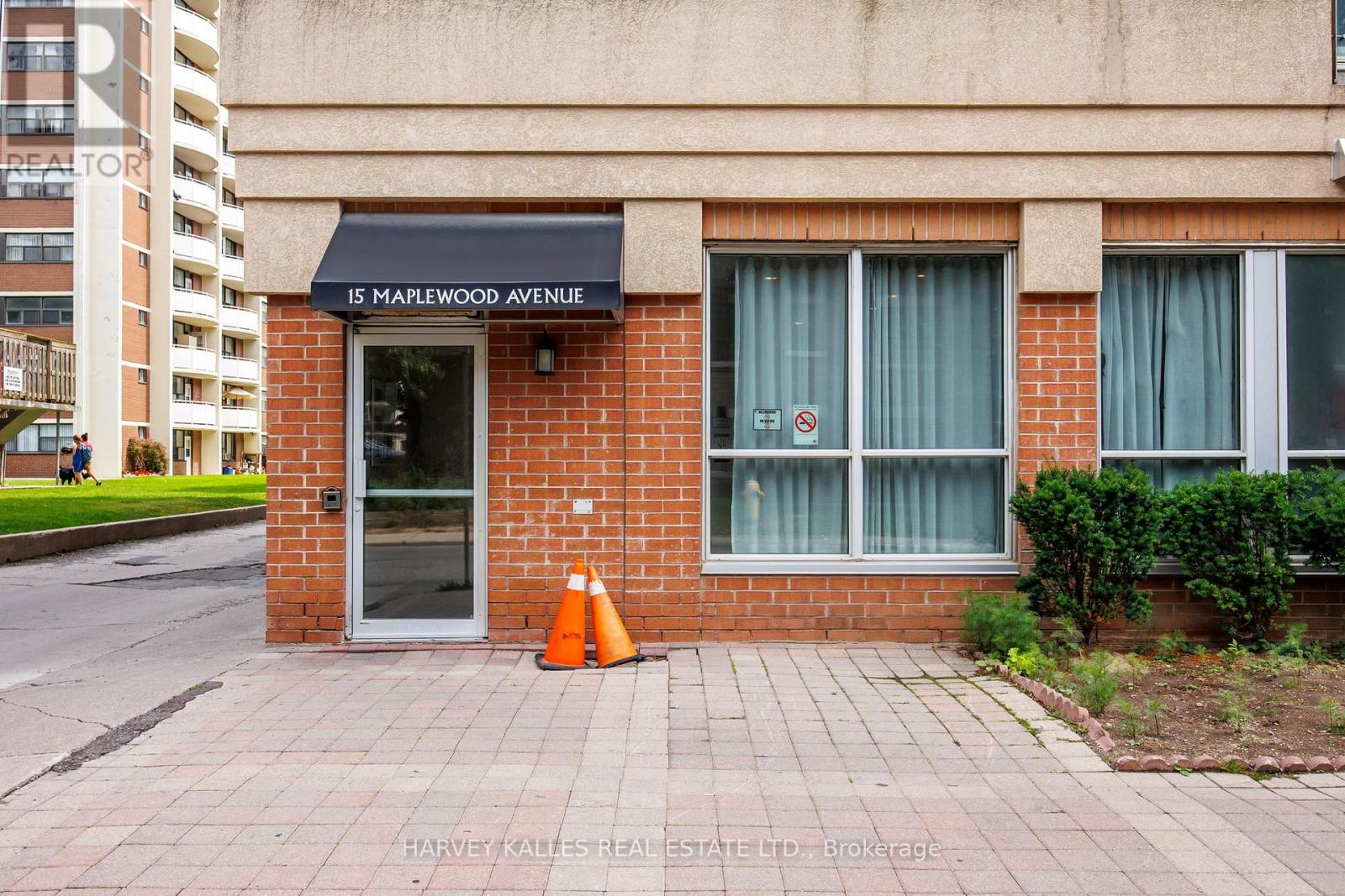 212 - 15 MAPLEWOOD AVENUE