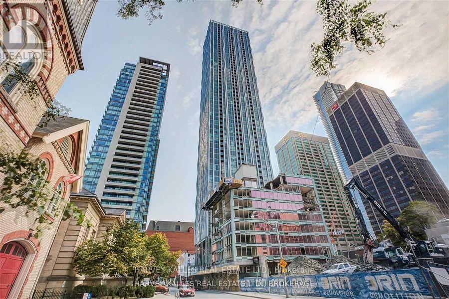 4906 - 1 YORKVILLE AVENUE