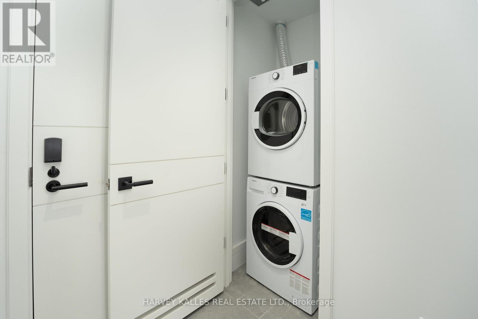 1505 - 215 LONSDALE ROAD