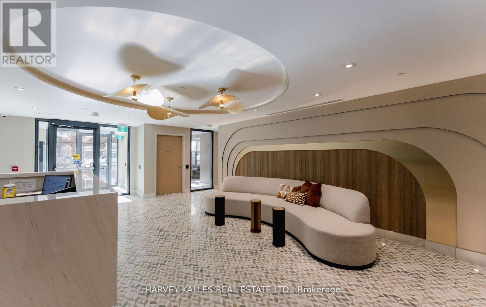 410 - 8 MANOR ROAD W