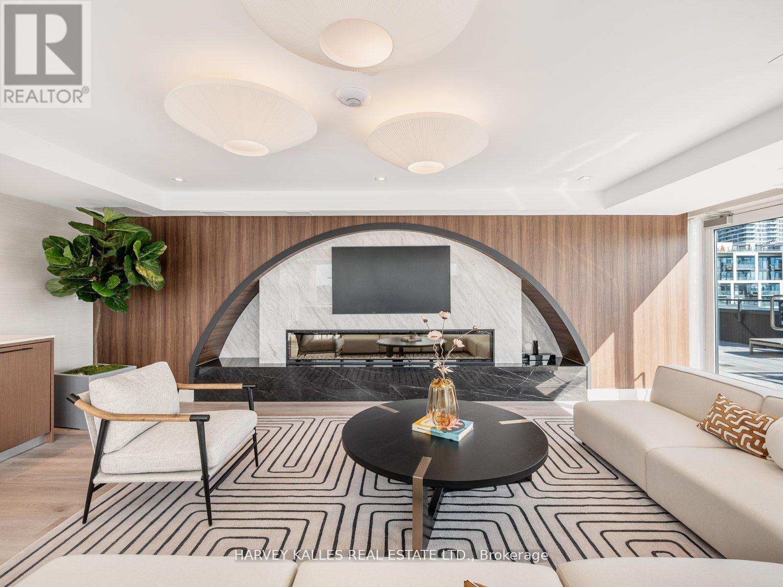 410 - 8 MANOR ROAD W