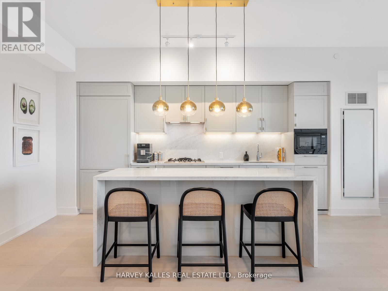 1003 - 8 MANOR ROAD W