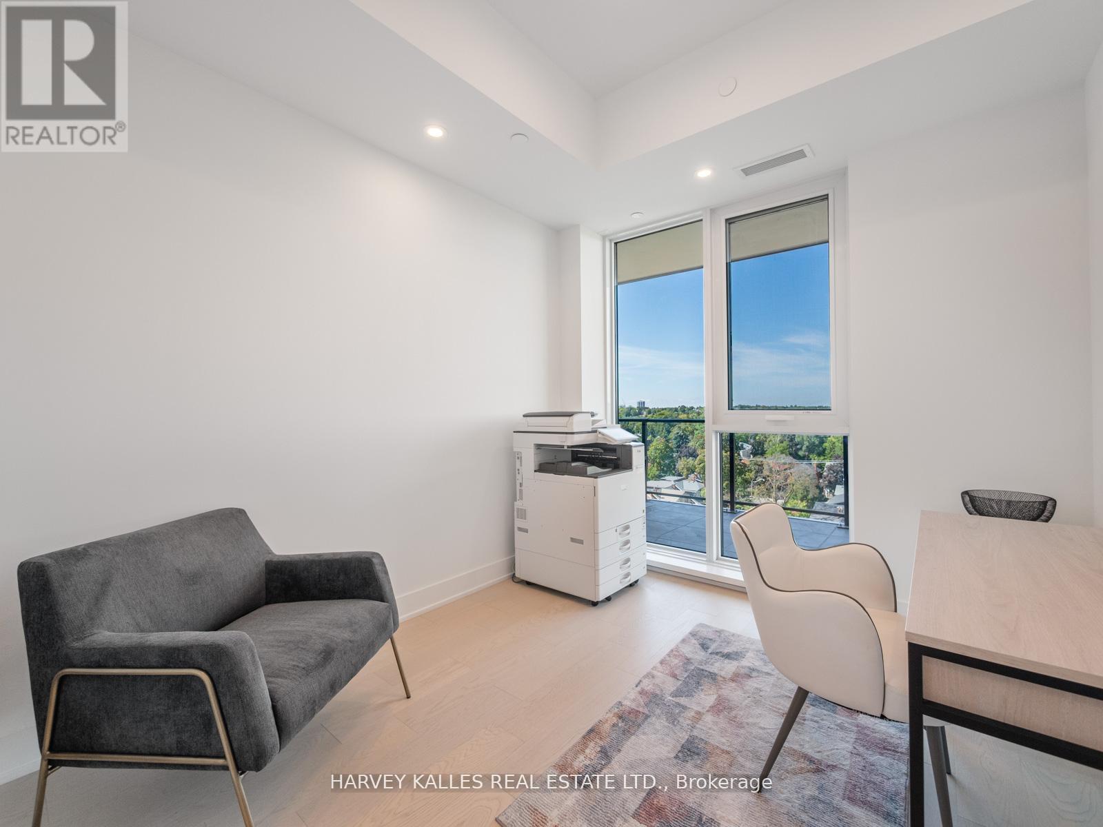 1003 - 8 MANOR ROAD W