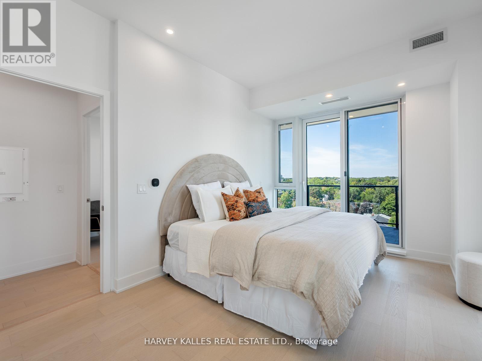 1003 - 8 MANOR ROAD W