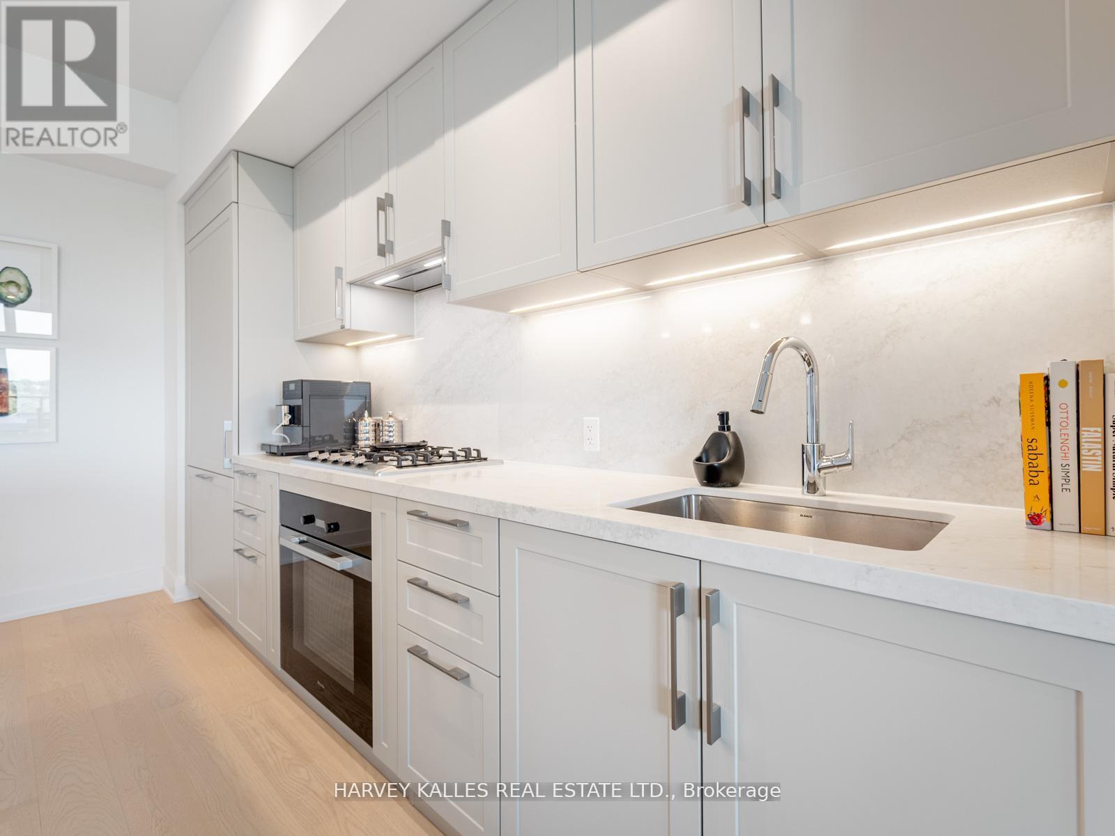 1003 - 8 MANOR ROAD W