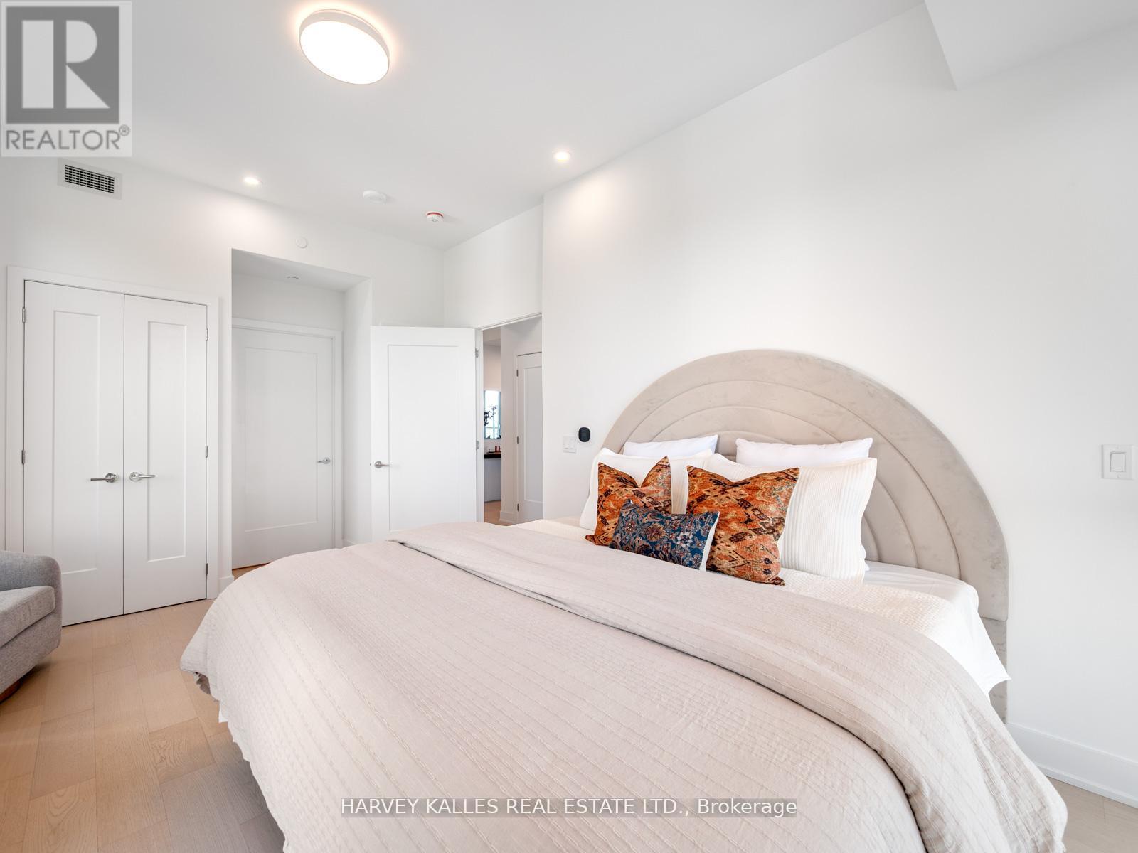 1003 - 8 MANOR ROAD W