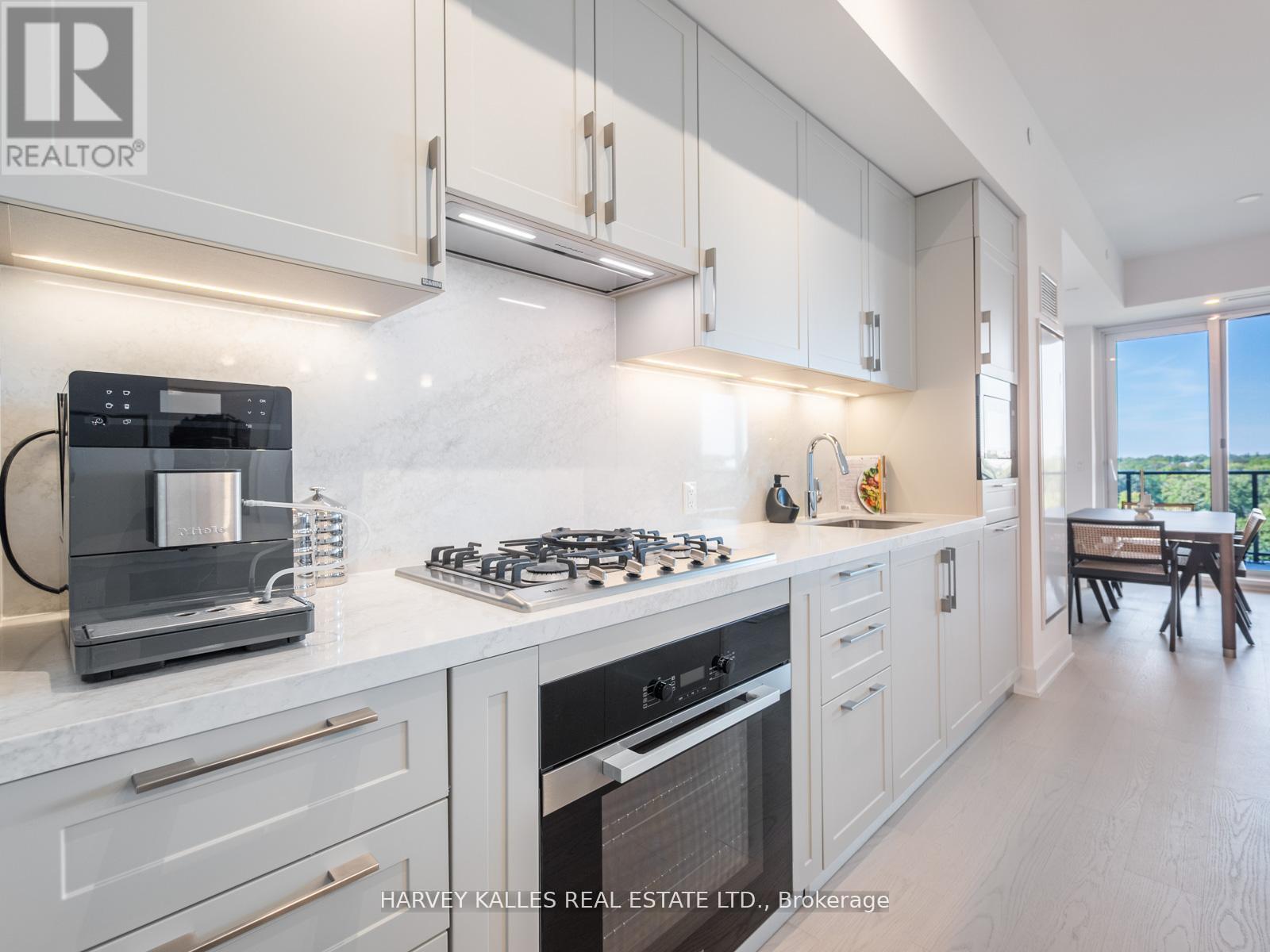 1003 - 8 MANOR ROAD W