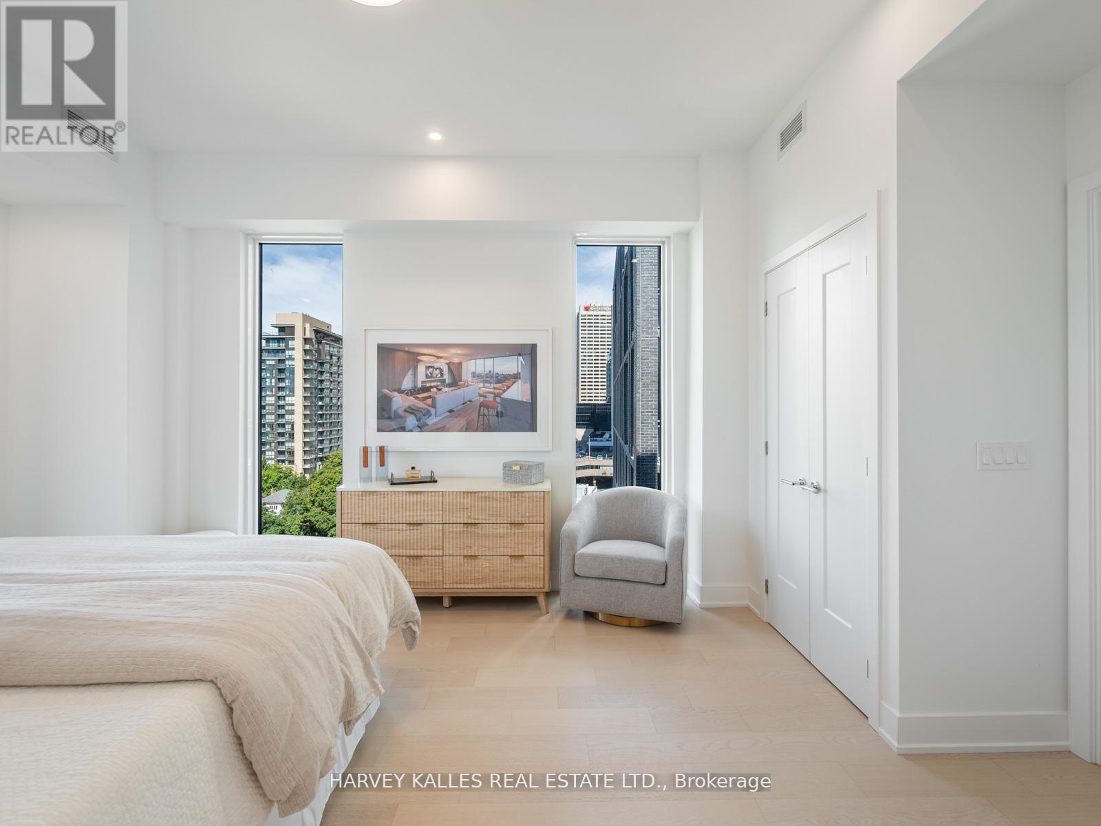 1003 - 8 MANOR ROAD W