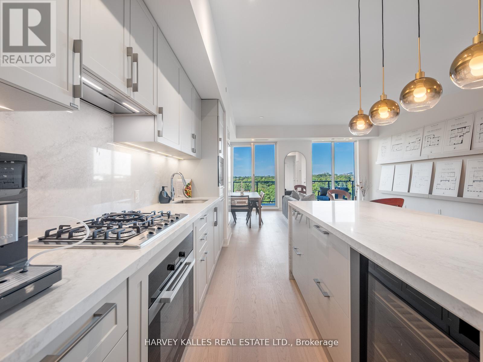 1003 - 8 MANOR ROAD W