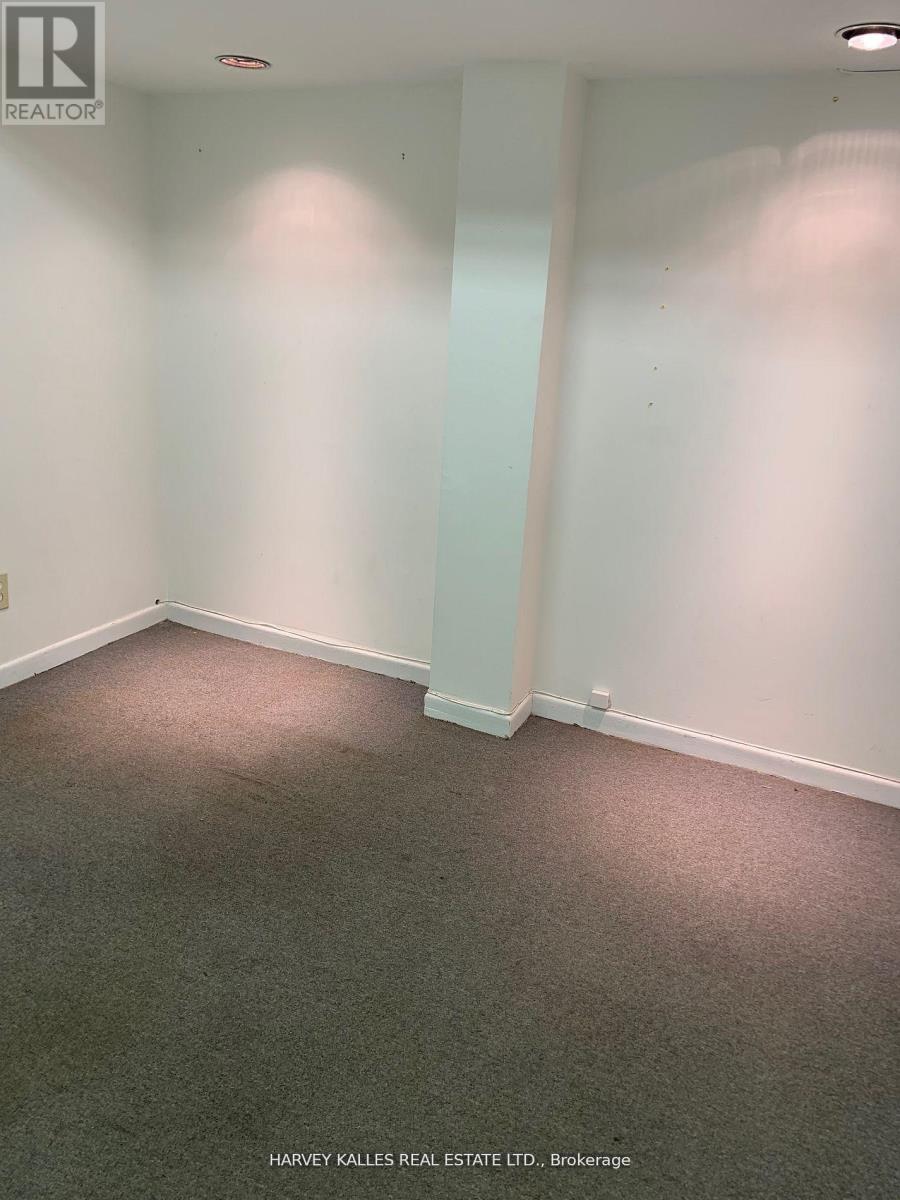 B100 - 258 WILSON AVENUE