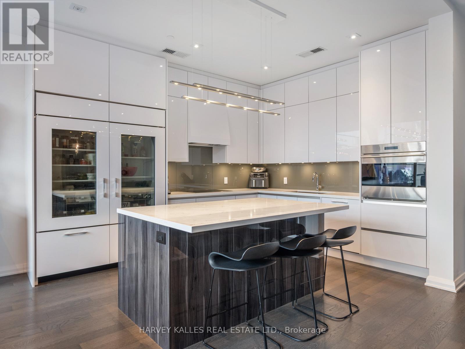 303 - 155 YORKVILLE AVENUE