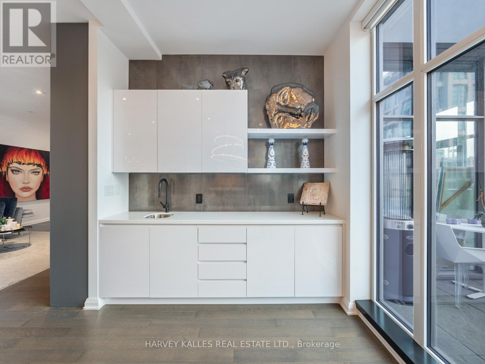 303 - 155 YORKVILLE AVENUE