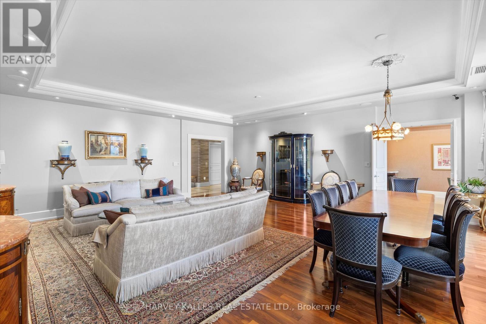 UPH4 - 662 SHEPPARD AVENUE E