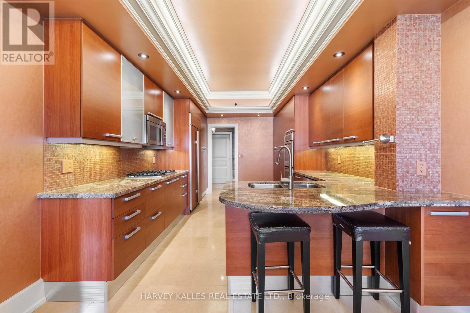 UPH4 - 662 SHEPPARD AVENUE E