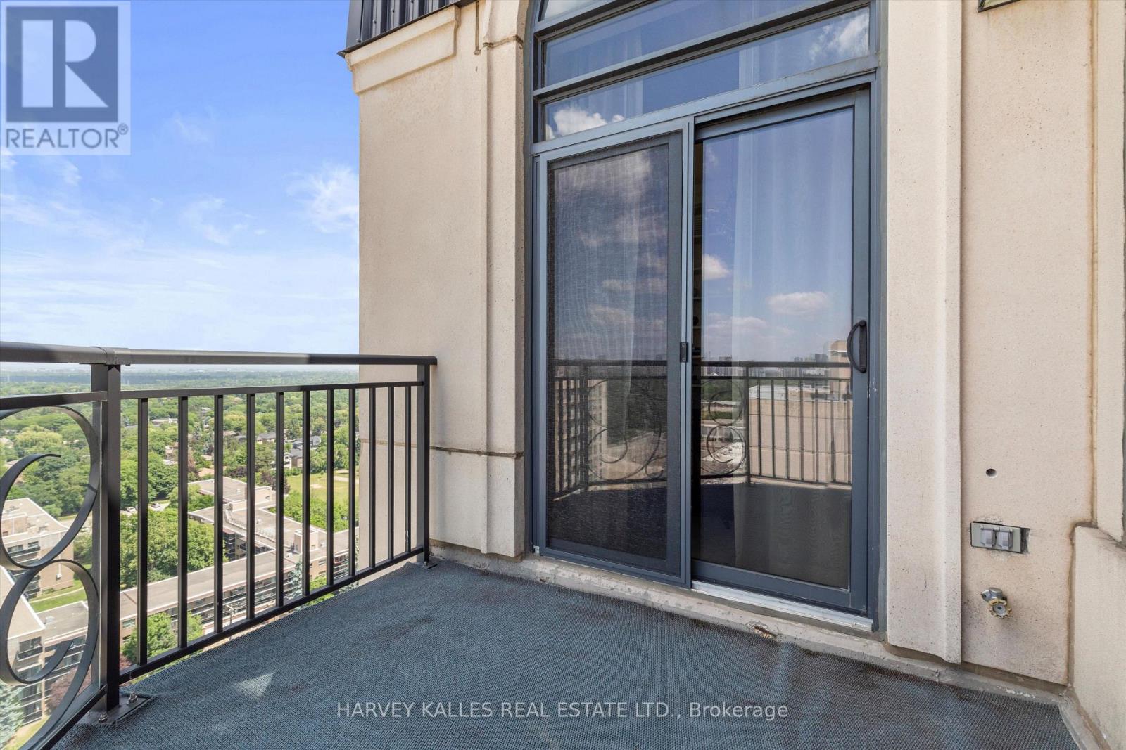 UPH4 - 662 SHEPPARD AVENUE E