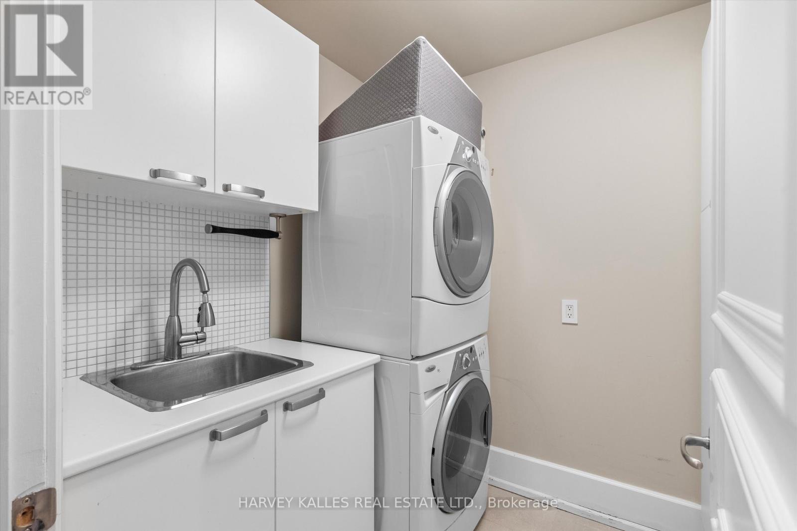 UPH4 - 662 SHEPPARD AVENUE E