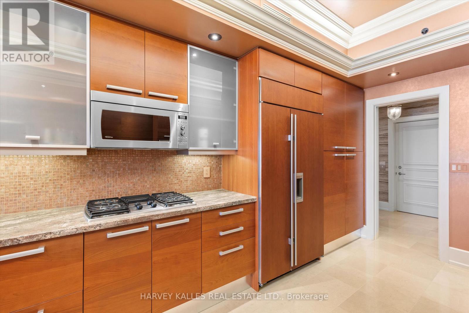 UPH4 - 662 SHEPPARD AVENUE E