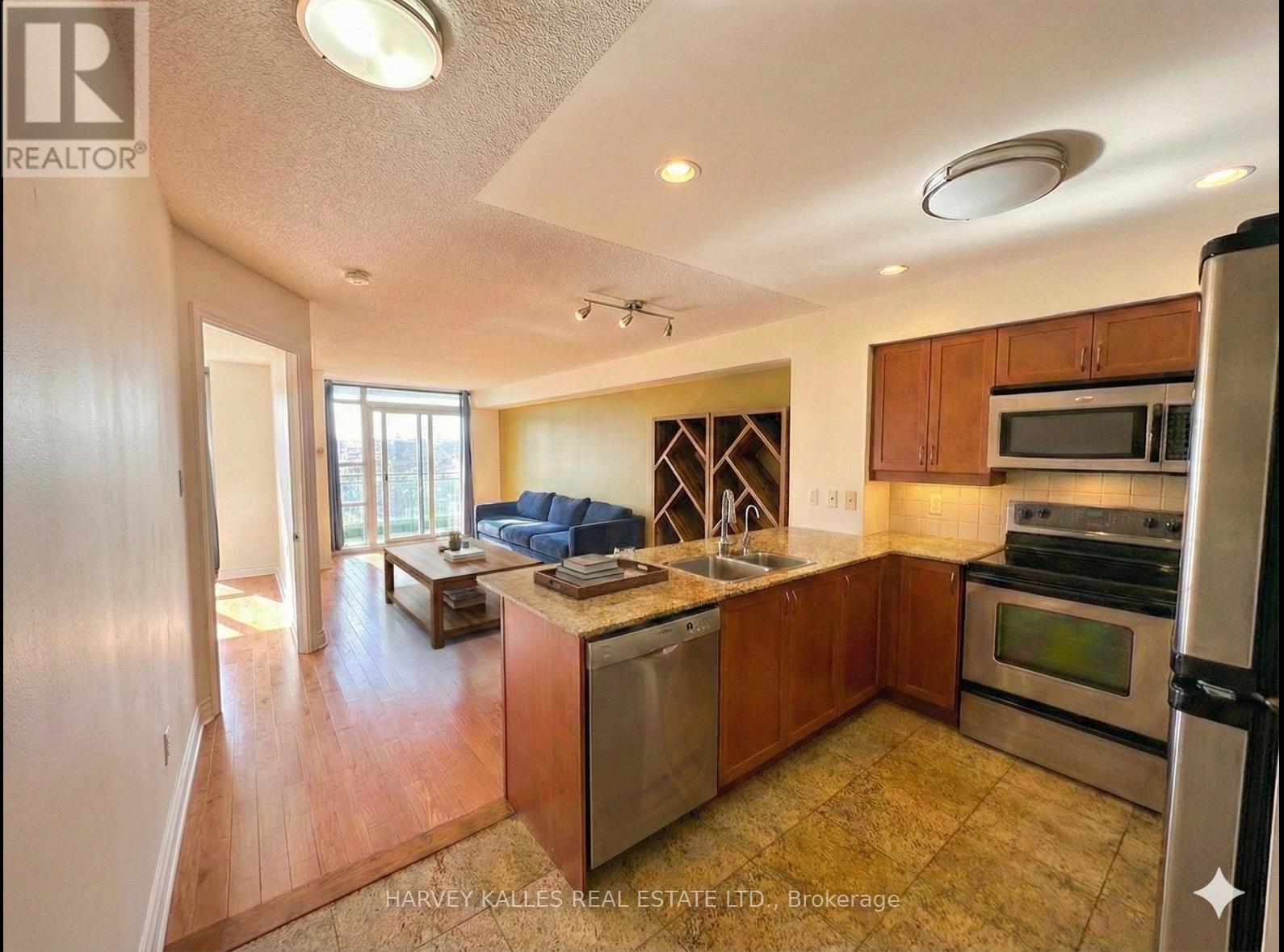 1306 - 736 SPADINA AVENUE