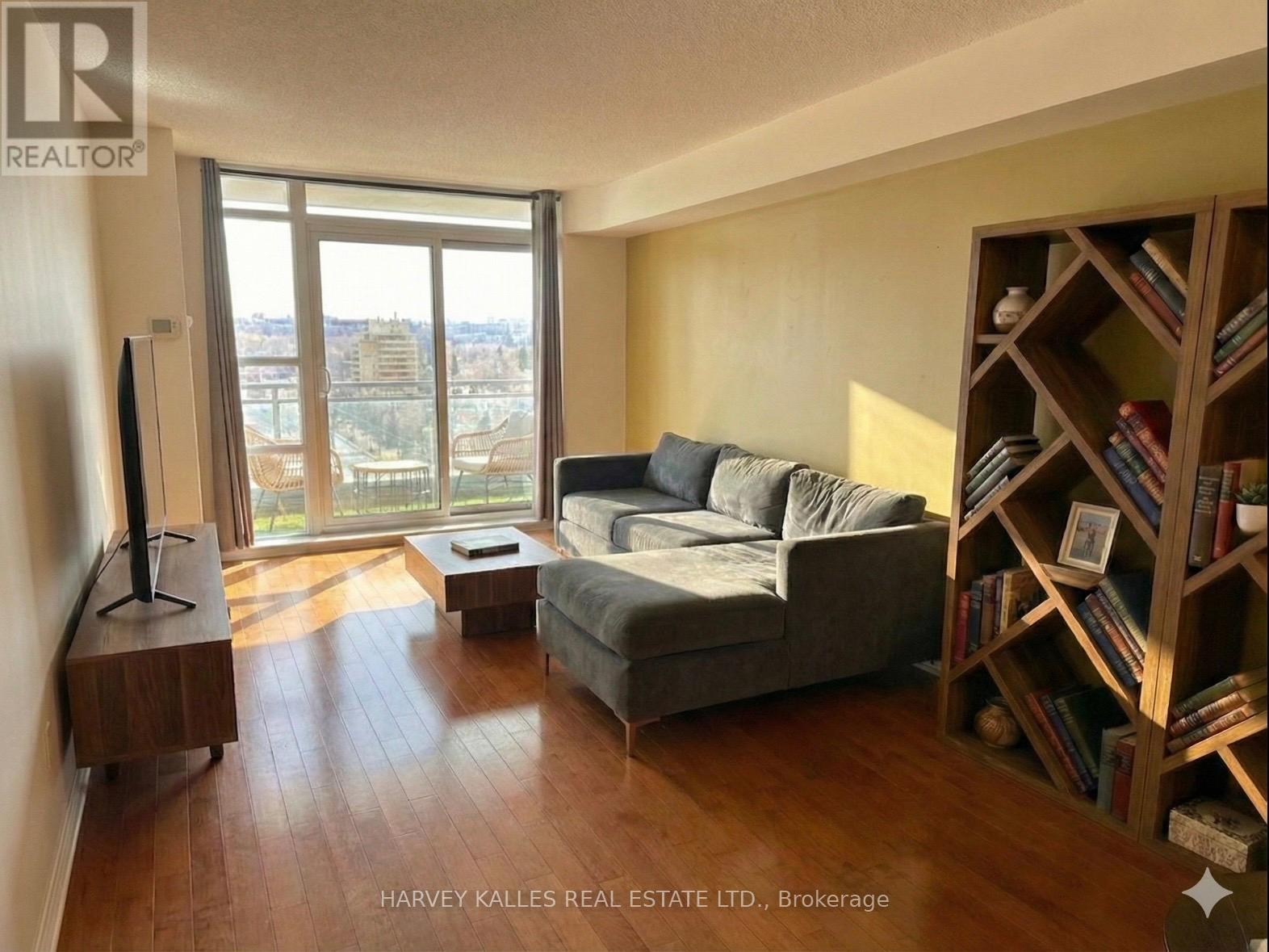 1306 - 736 SPADINA AVENUE