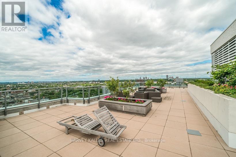 1306 - 736 SPADINA AVENUE