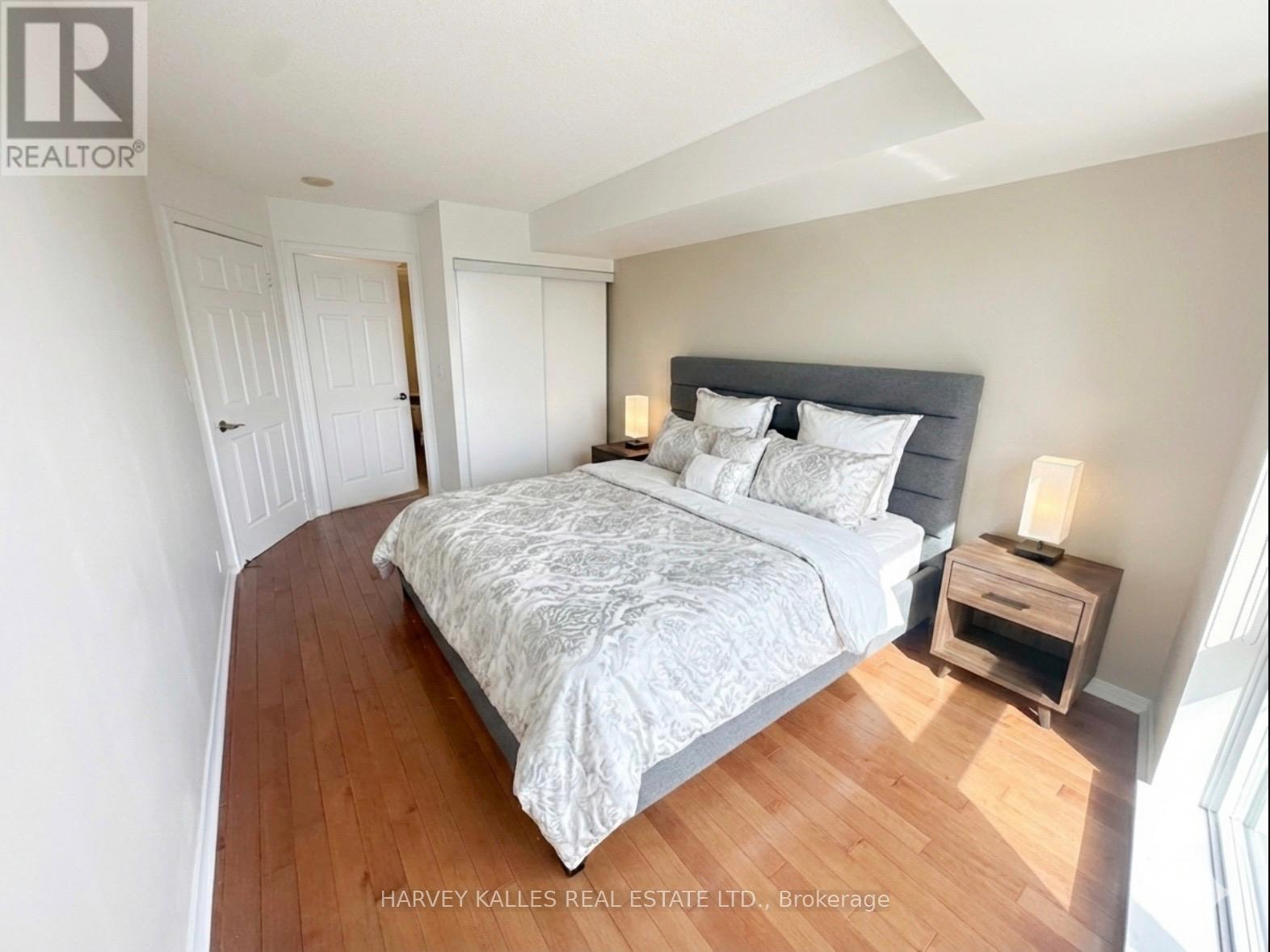 1306 - 736 SPADINA AVENUE